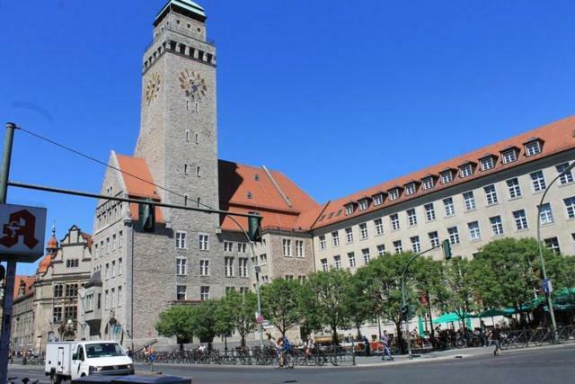 Berlin Mal Anders Erleben - Hier Tobt Das Leben Екстериор снимка
