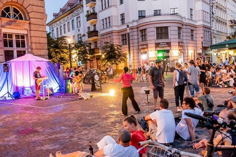 Berlin Mal Anders Erleben - Hier Tobt Das Leben Екстериор снимка
